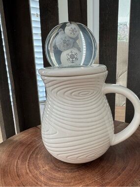 Temp-tations Ceramic White Textured  Mug with Snowman Glass Globe Lid